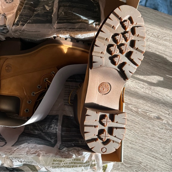 Timberland Wheat Kinsley 6 inch Waterproof Boot NWT Size 10 - Picture 3 of 4